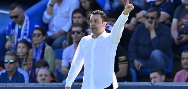 تشافي يعلق على غضب رافينها بعد استبداله وإصابة سيرجي روبيرتو أمام خيتافي